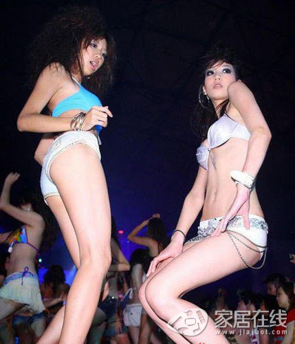 90��Ů����ҹ����������˷ḻ